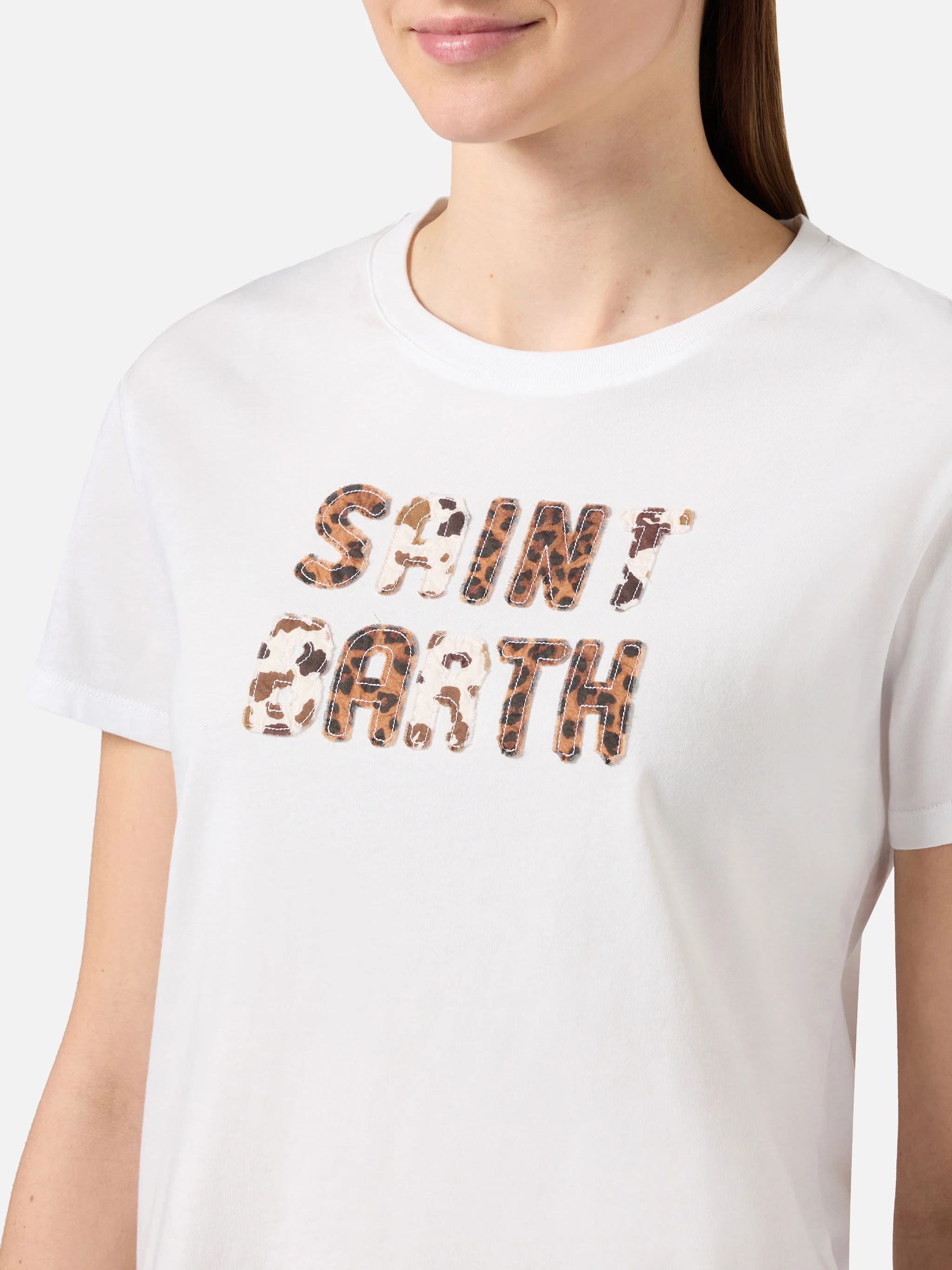 T-shirt Emilie bianca con patch logo animalier ricamata - Image 2