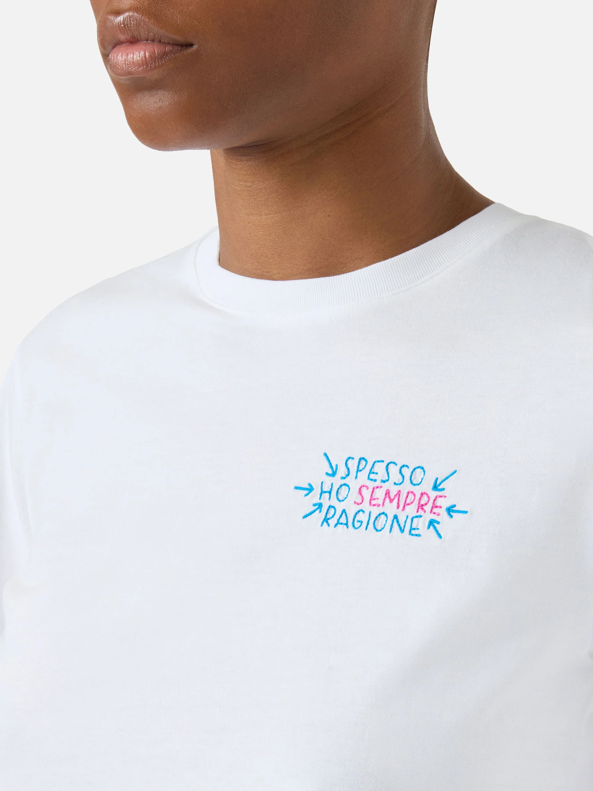 T-shirt Emilie bianca con ricamo Spesso ho sempre ragione - Image 2