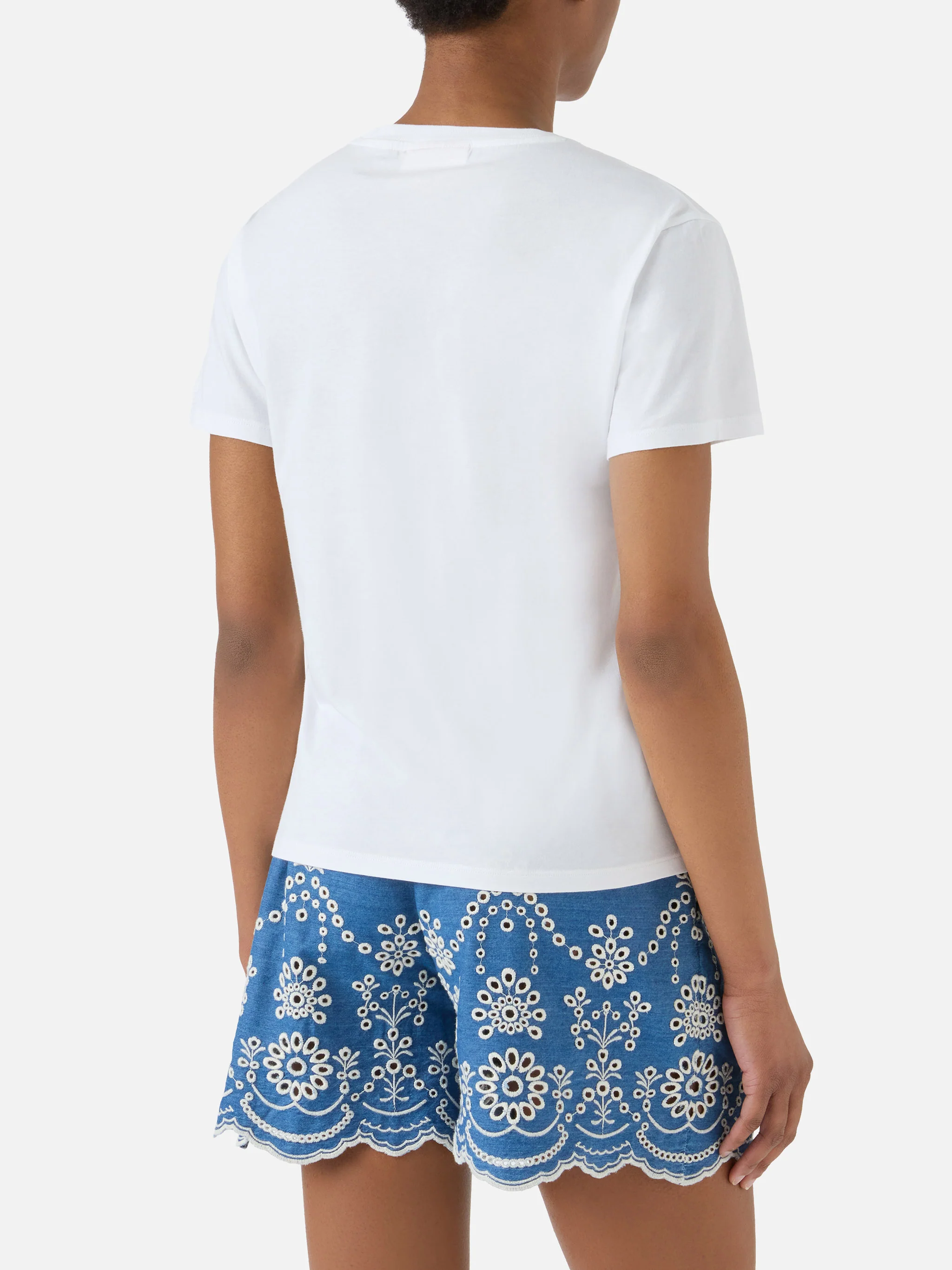 T-shirt Emilie bianca con ricamo Una vita equilibrata - Image 3