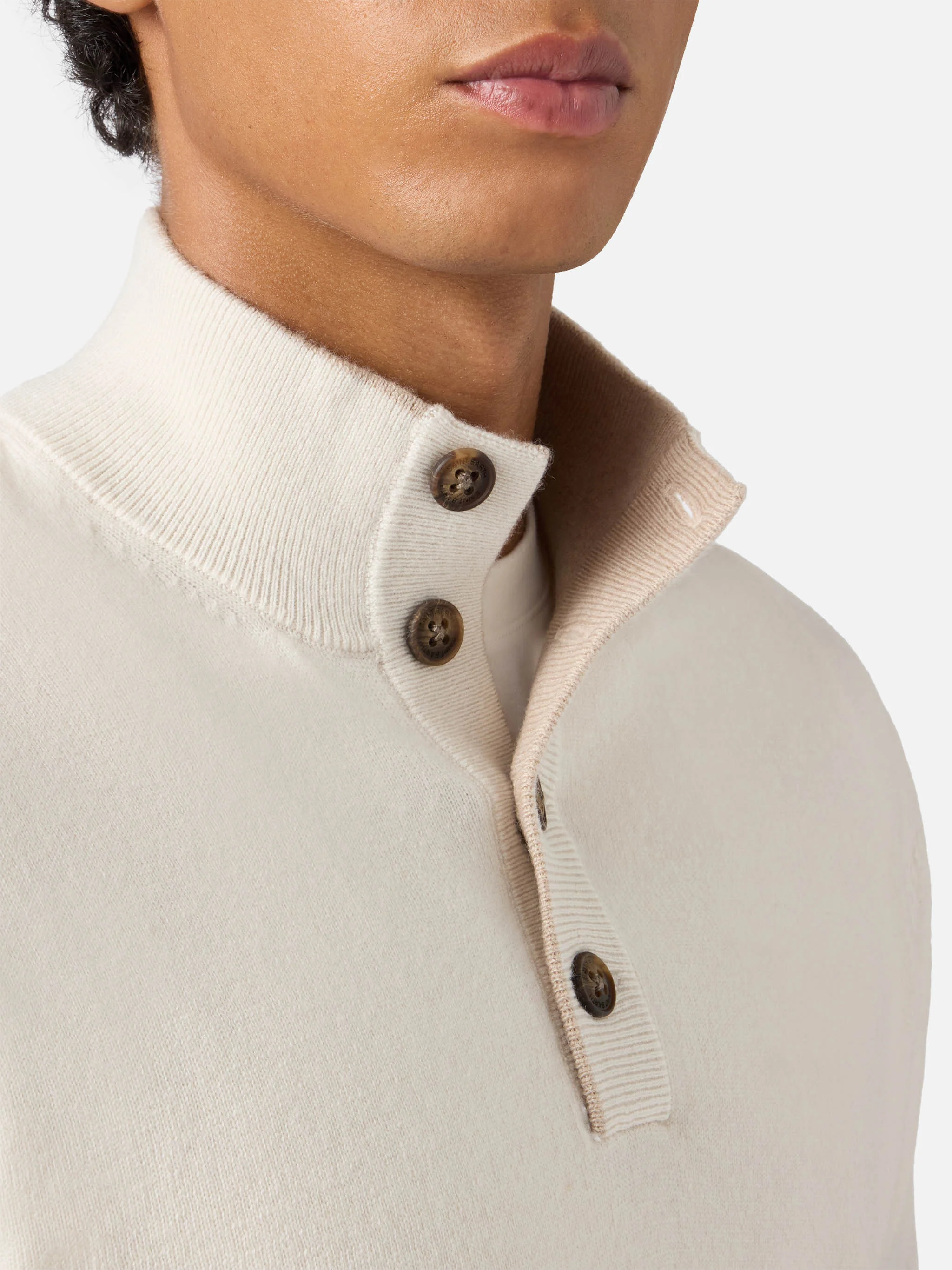 Maglione mezzocollo con zip in lana merino e cashmere bianco - Image 2