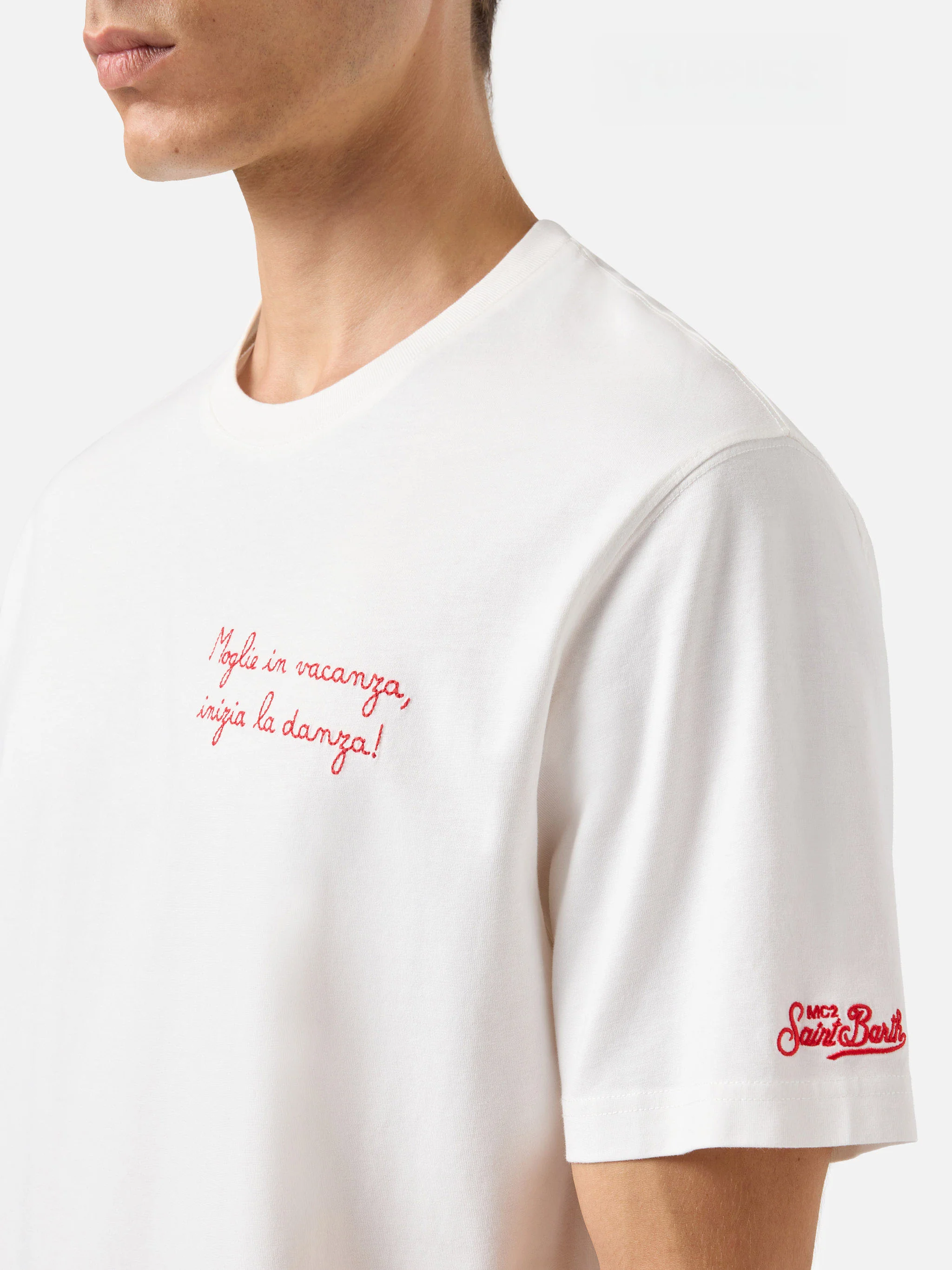 T-shirt in cotone Arnott con ricamo Moglie in Vacanza... | YUPPIES EDIZIONE SPECIALE - Image 2