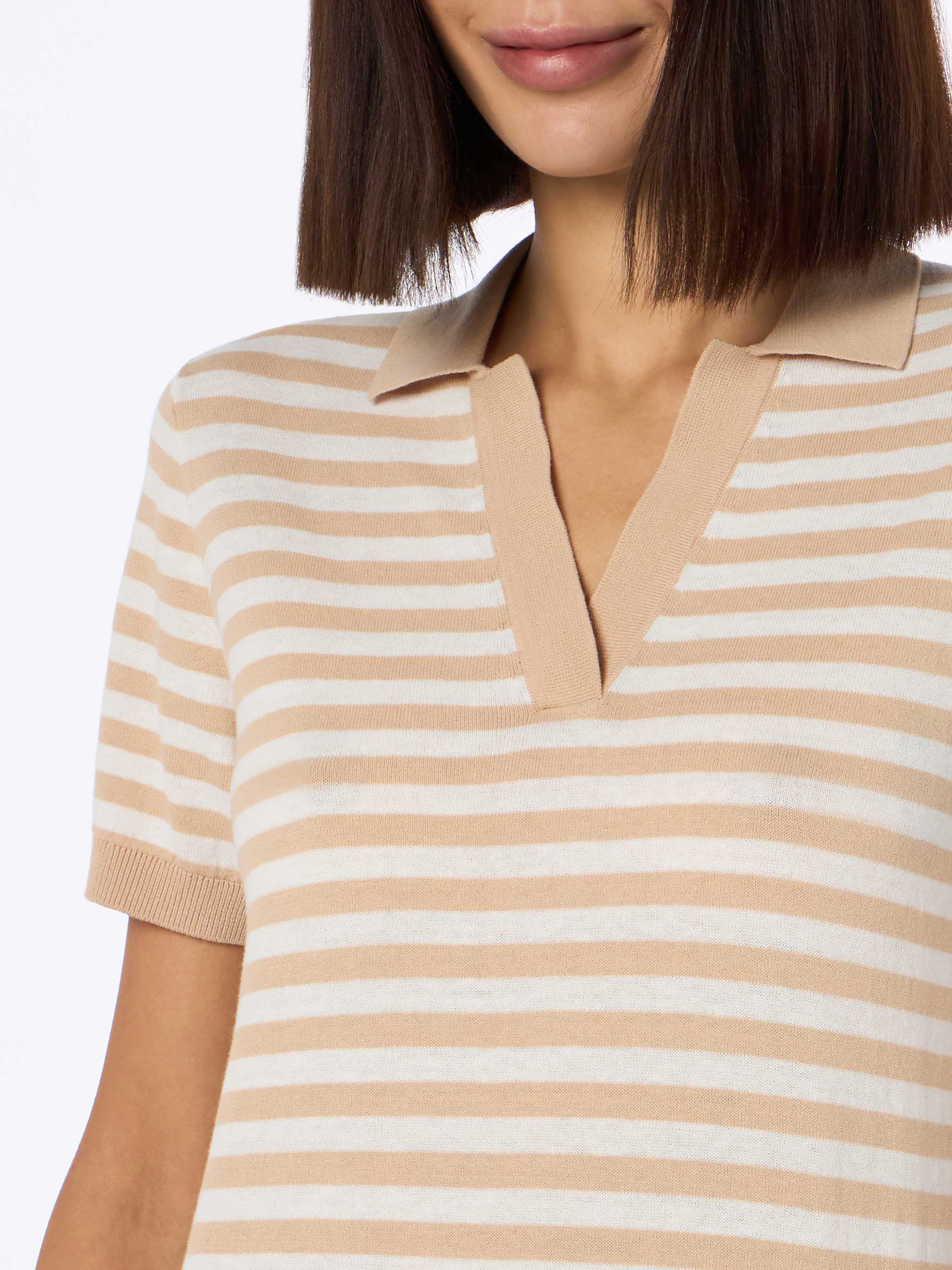 Polo Evonne in maglia con righe beige e bianche - Image 2