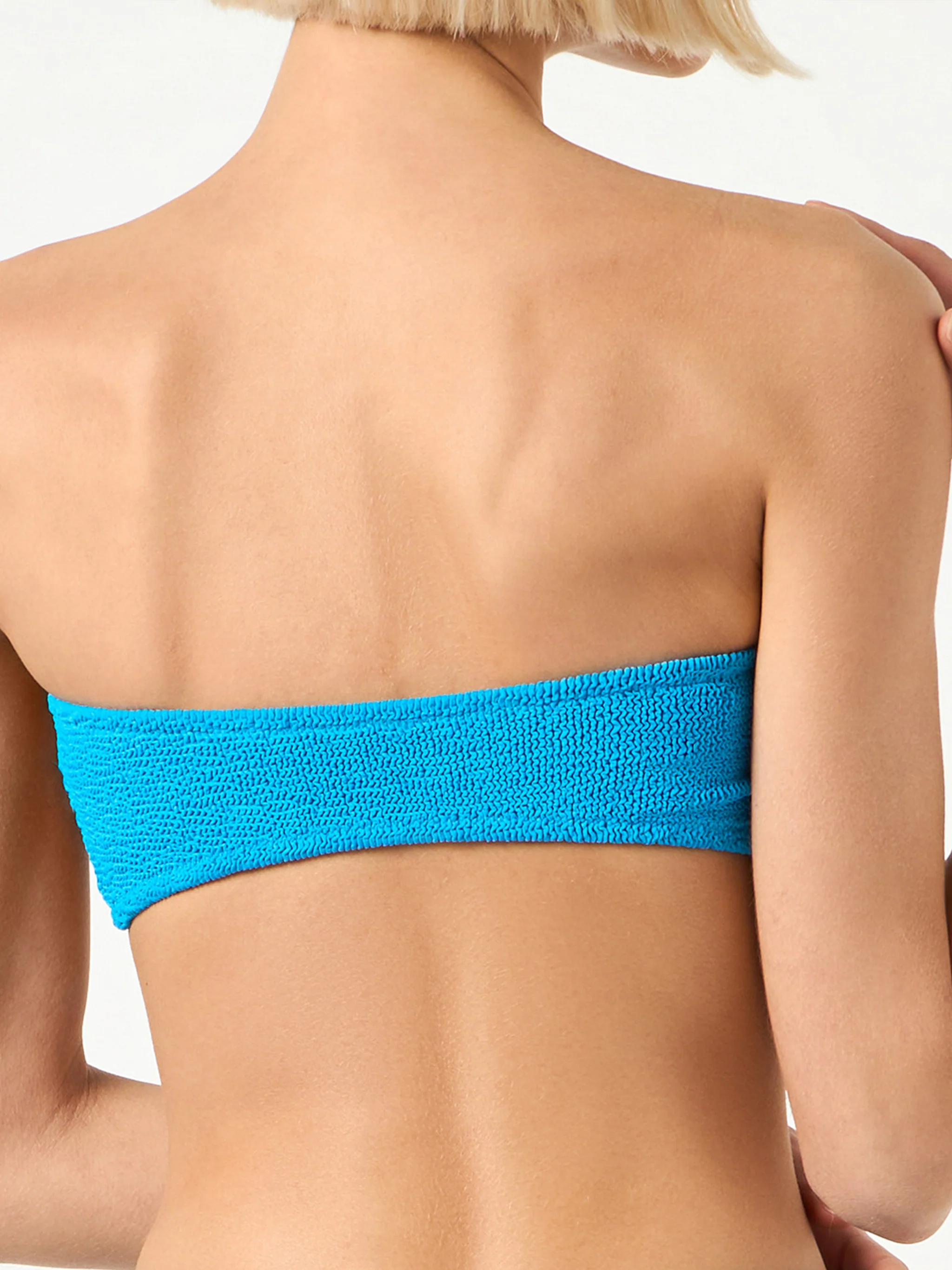 Top bikini Annice fascia in tessuto crinkle azzurro polvere con nodo - Image 4