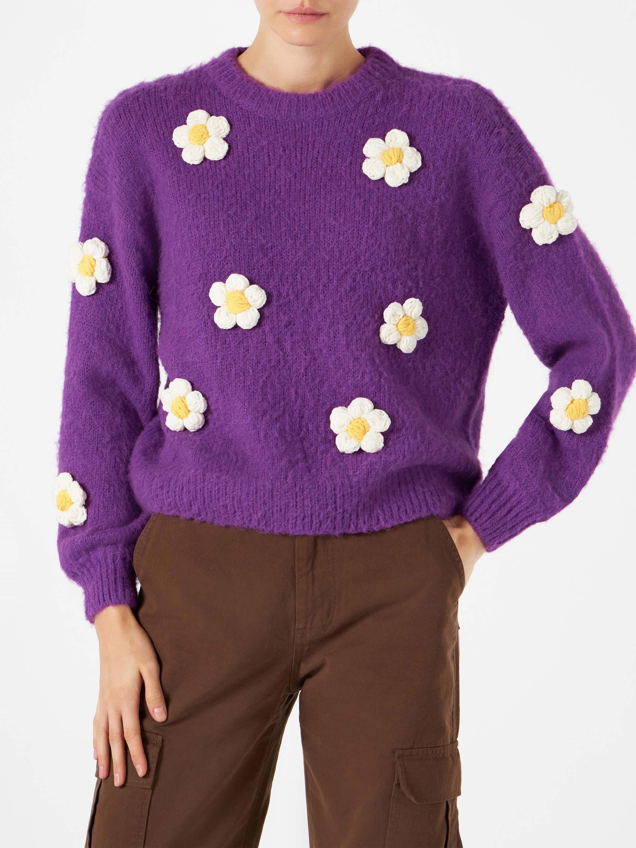 Maglione Danya Soft girocollo viola con applicazioni margherite