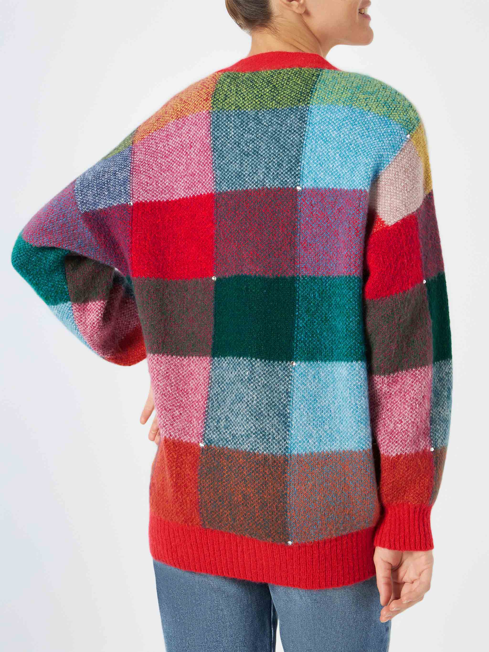 Cardigan garzato a quadri multicolor Chloe con applicazione strass - Image 3