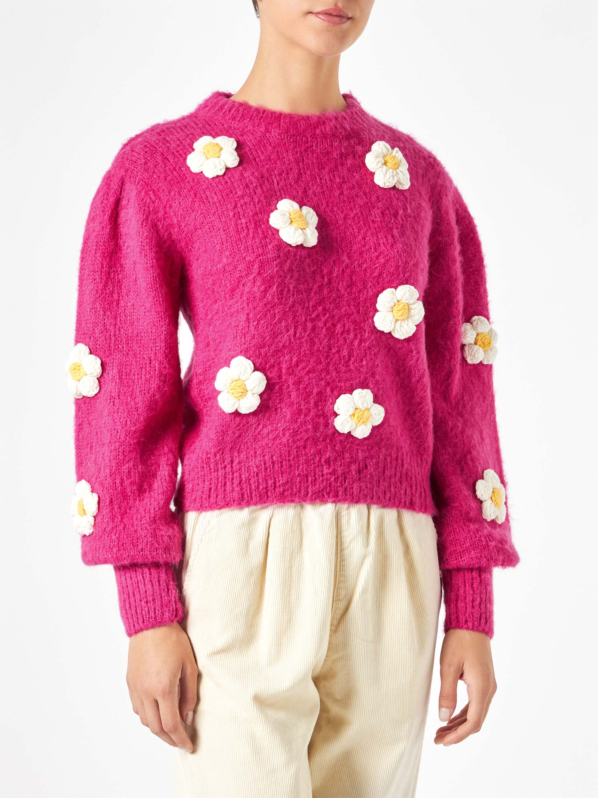 Maglia Bloom in filato spazzolato fucsia con fiori crochet  - Image 2