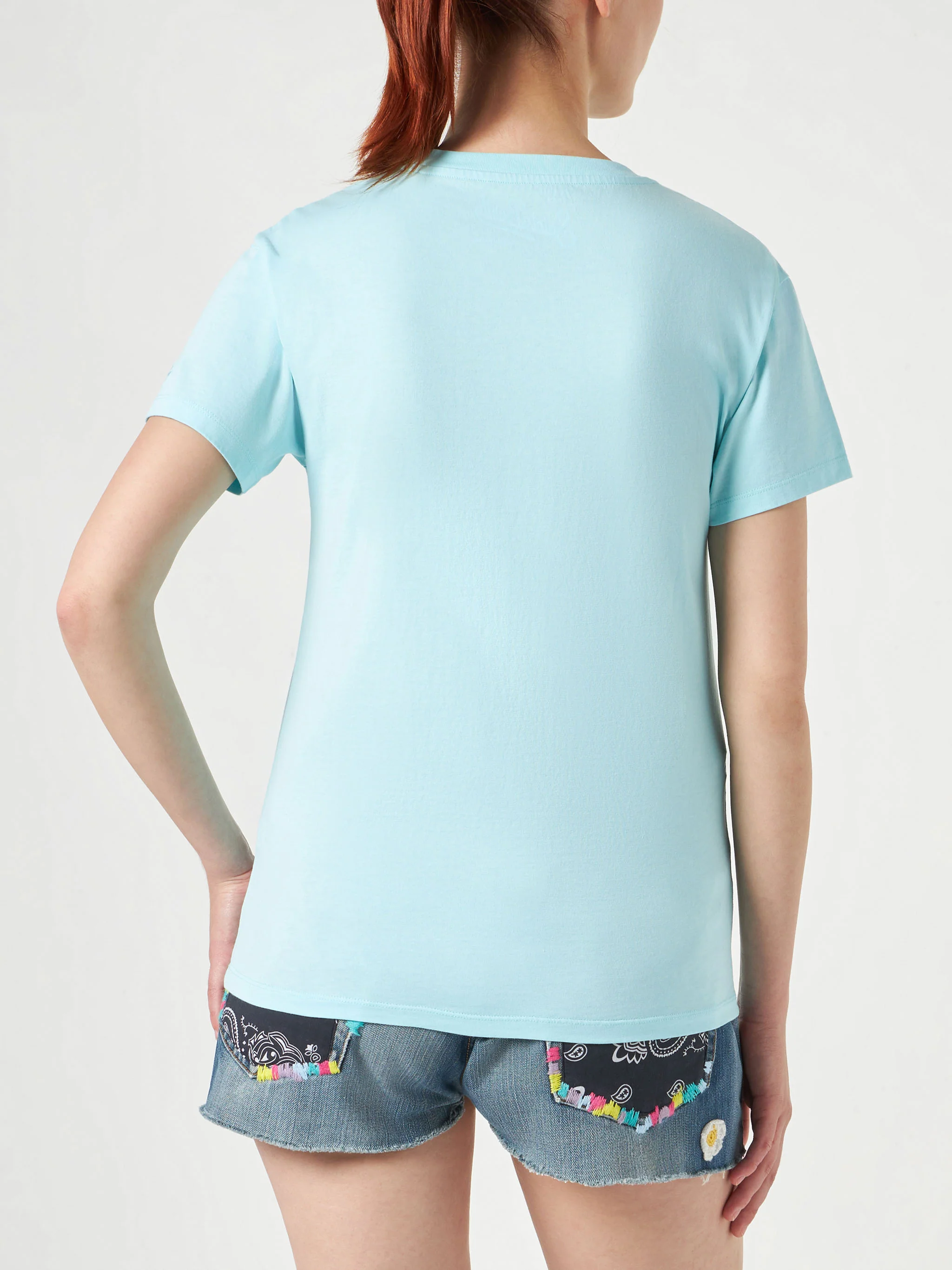 T-shirt Emilie in cotone verde acqua con ricamo Yoga addicted - Image 4