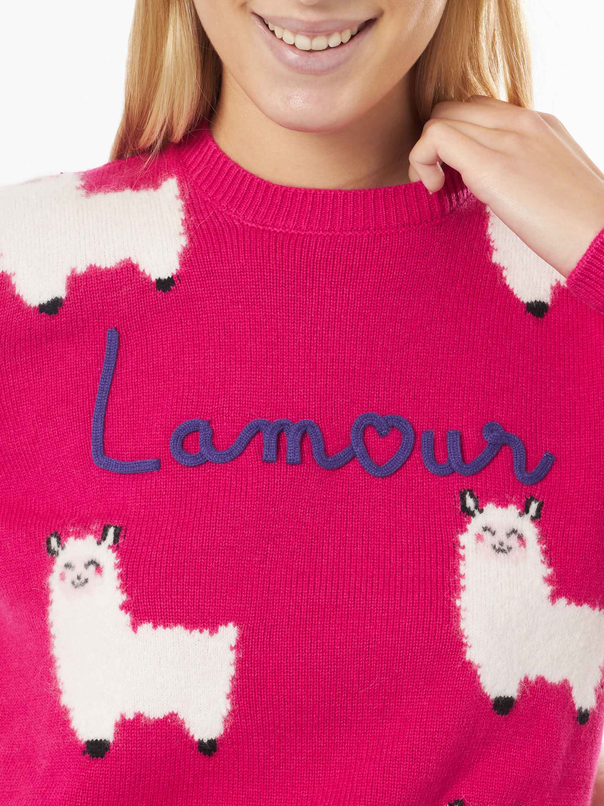 Maglia New Queen in tessuto effetto alpaca fucsia con ricamo L Amour - Image 2