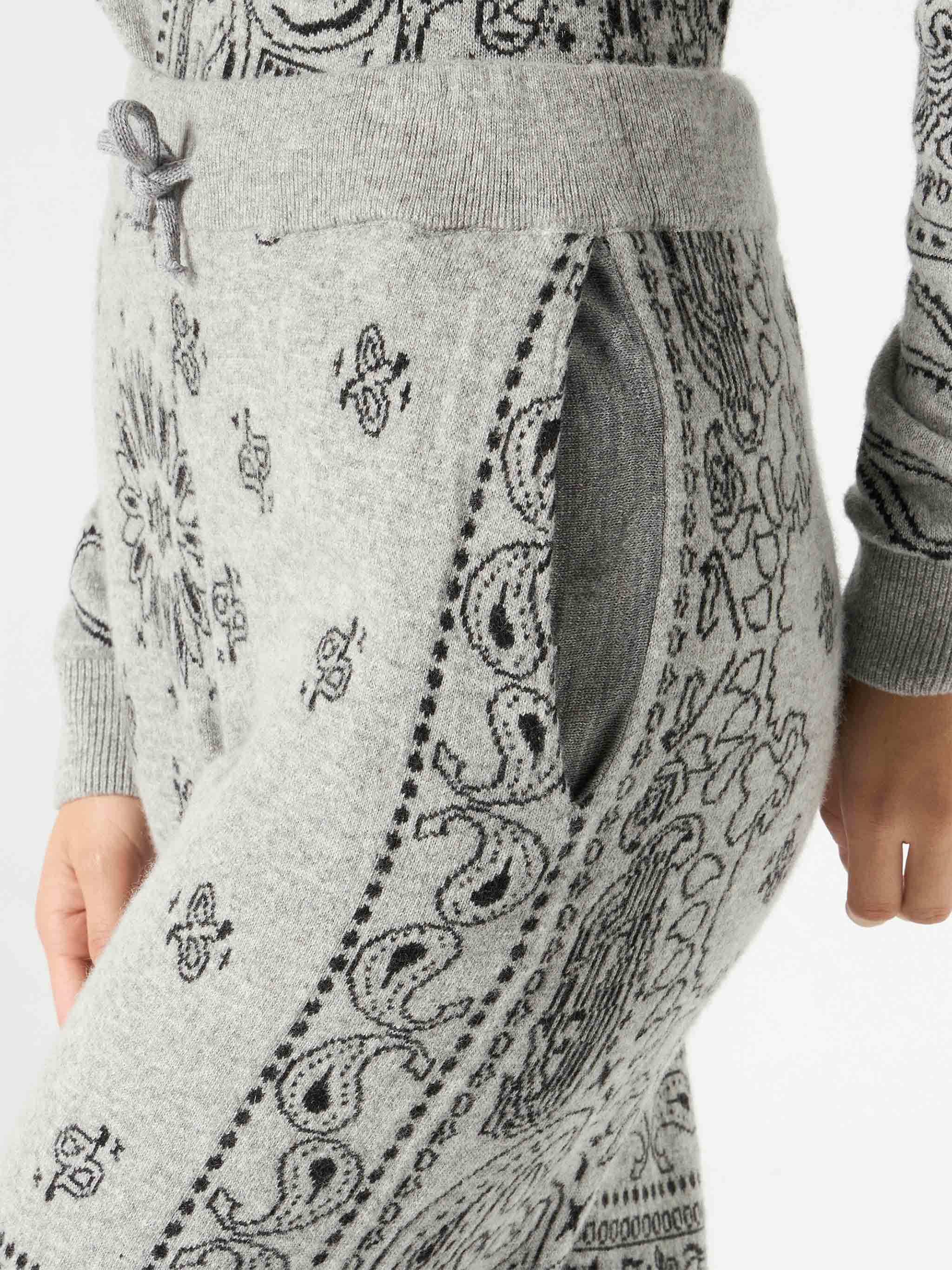 Pantaloni jogger da donna in maglia con jacquard bandana - Image 4