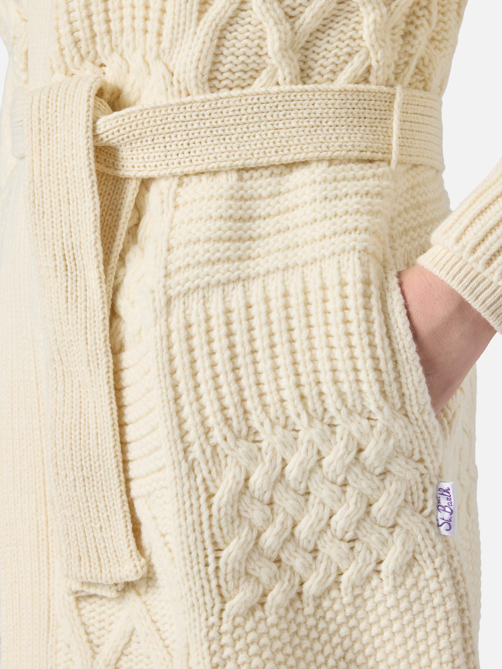 Maxi cardigan da donna con ricamo e cintura - Image 4