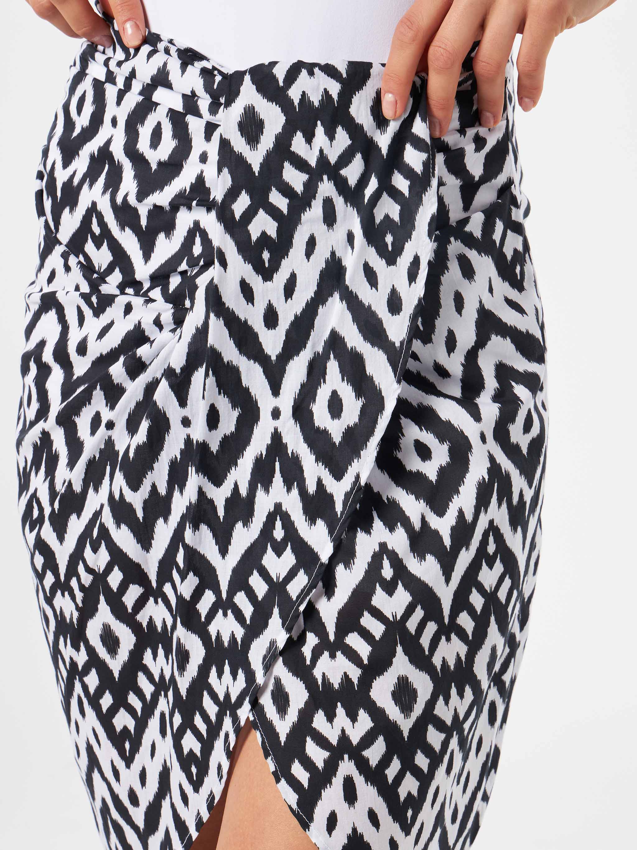 Gonna midi Amanda ikat bianco e nero - Image 3