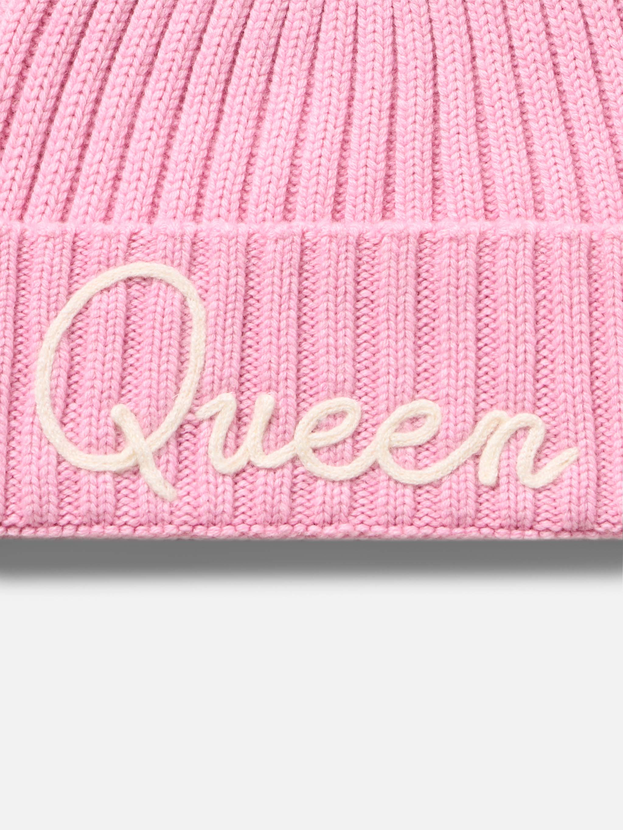 Cappello rosa Wengen a coste con ricamo Queen - Image 2