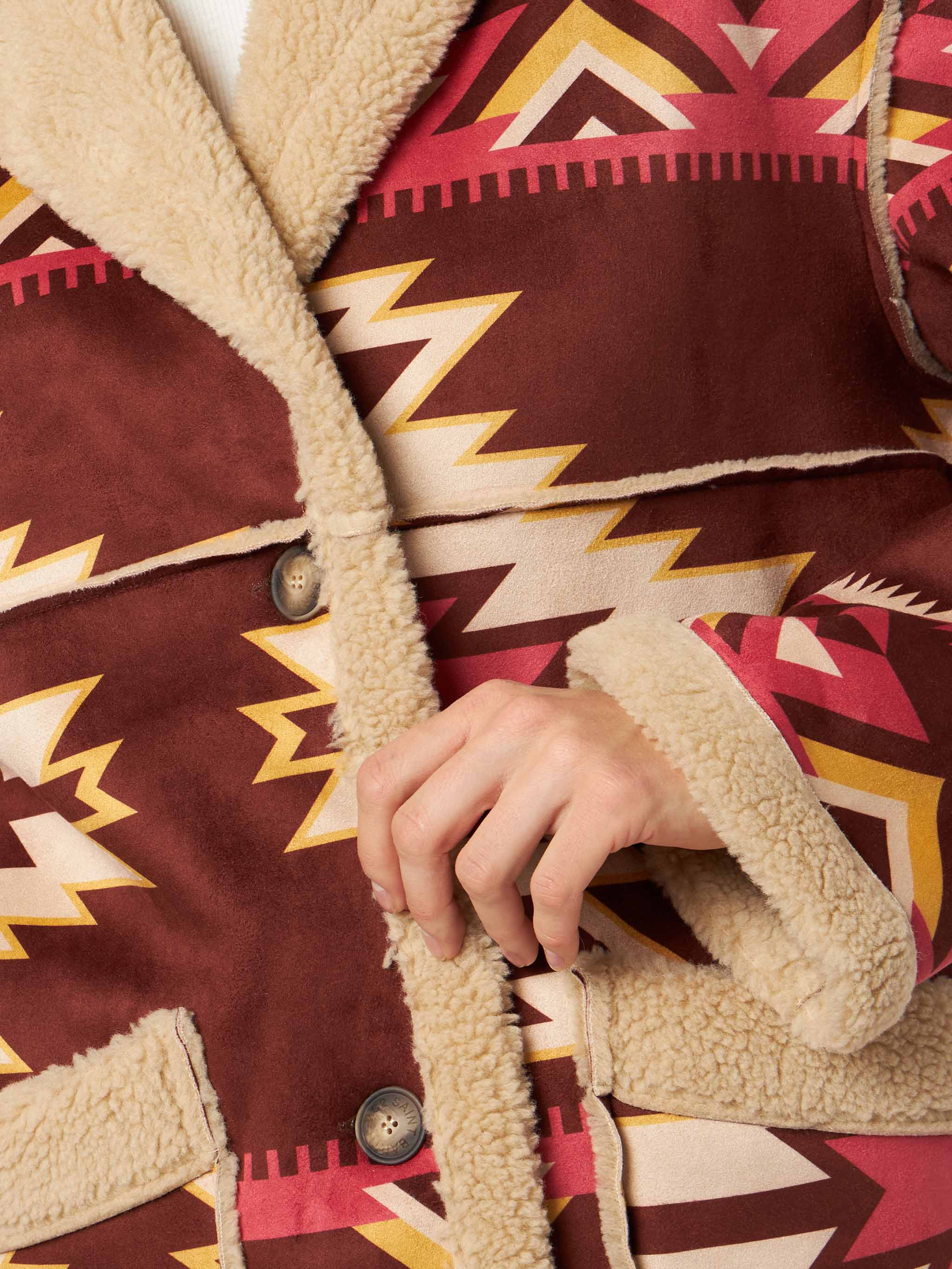 Cappotto Dorys in shearling reversibile beige con fantasia etnica - Image 2