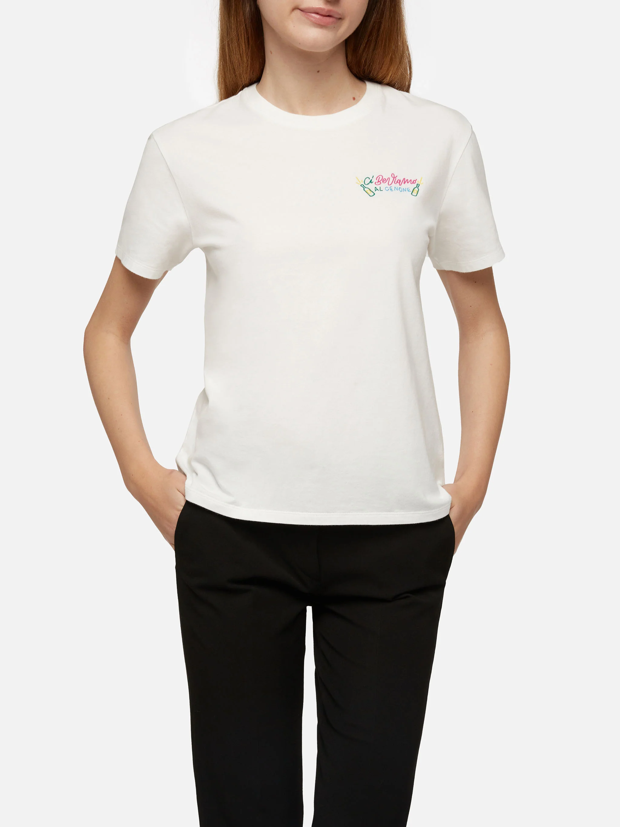T-shirt invernale in cotone Emilie con ricamo Ci beviamo al cenone | EDIZIONE SPECIALE INSULTI LUMINOSI - Image 2