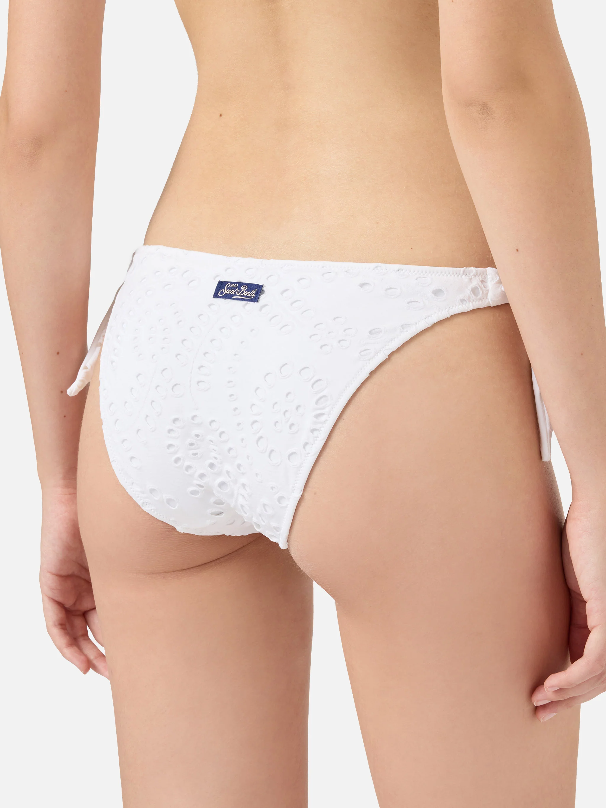 Bikini a bralette scollata Paloma Yali in sangallo bianco - Image 5